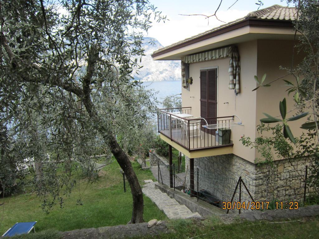 ברנצונה סול גארדה La Virgola Apartments מראה חיצוני תמונה