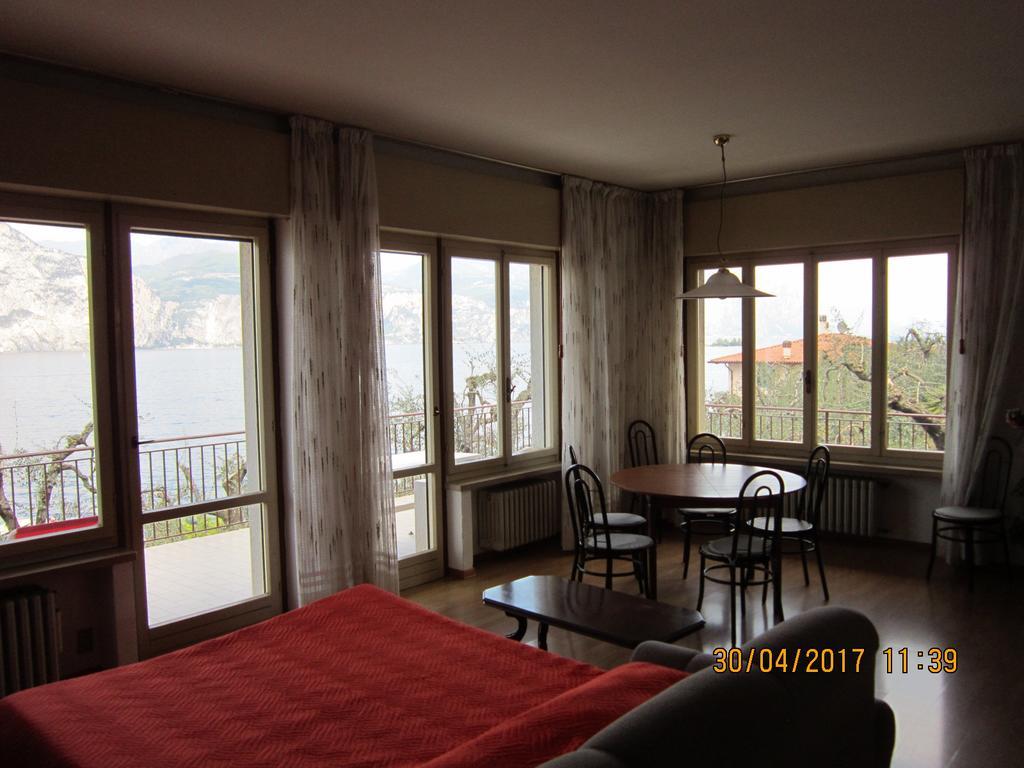 ברנצונה סול גארדה La Virgola Apartments מראה חיצוני תמונה