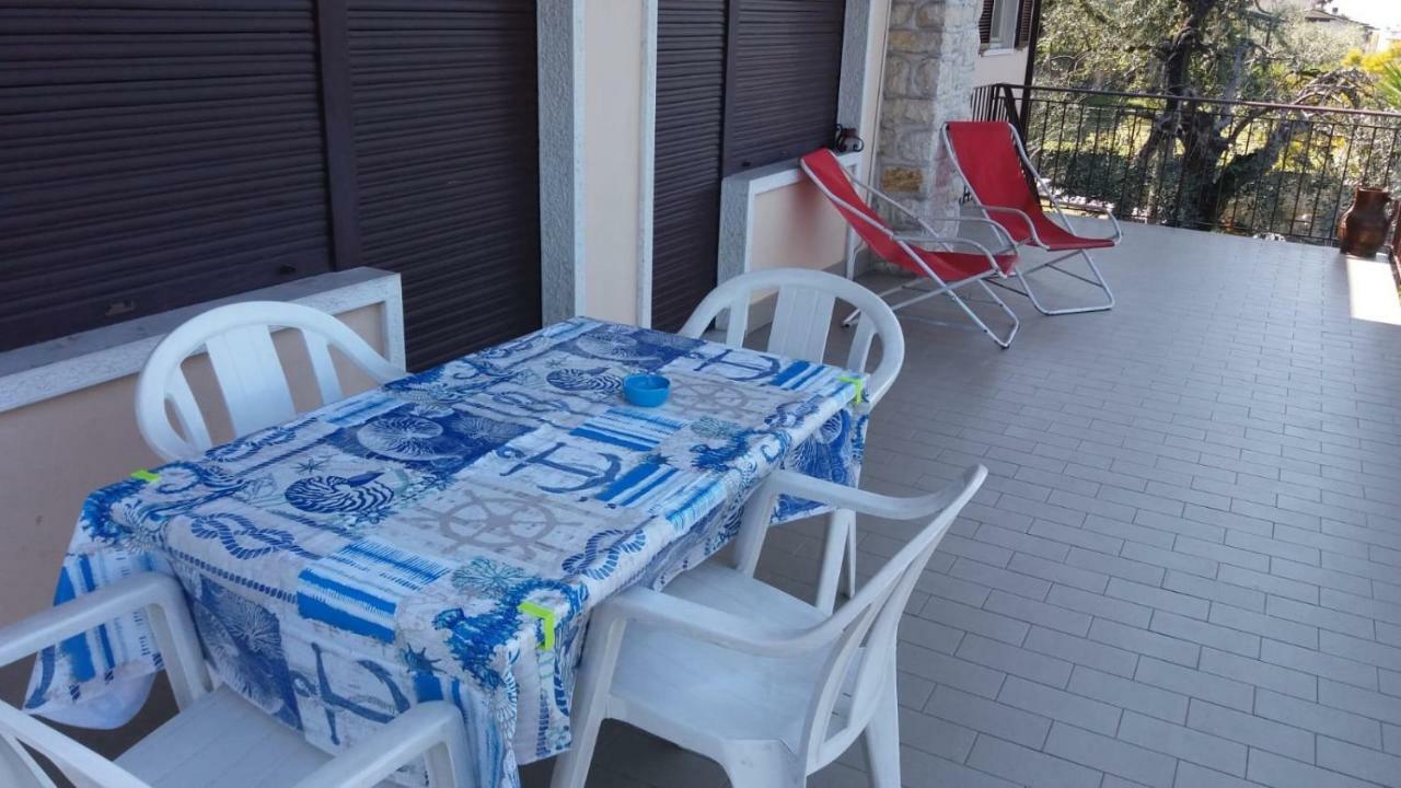 ברנצונה סול גארדה La Virgola Apartments מראה חיצוני תמונה