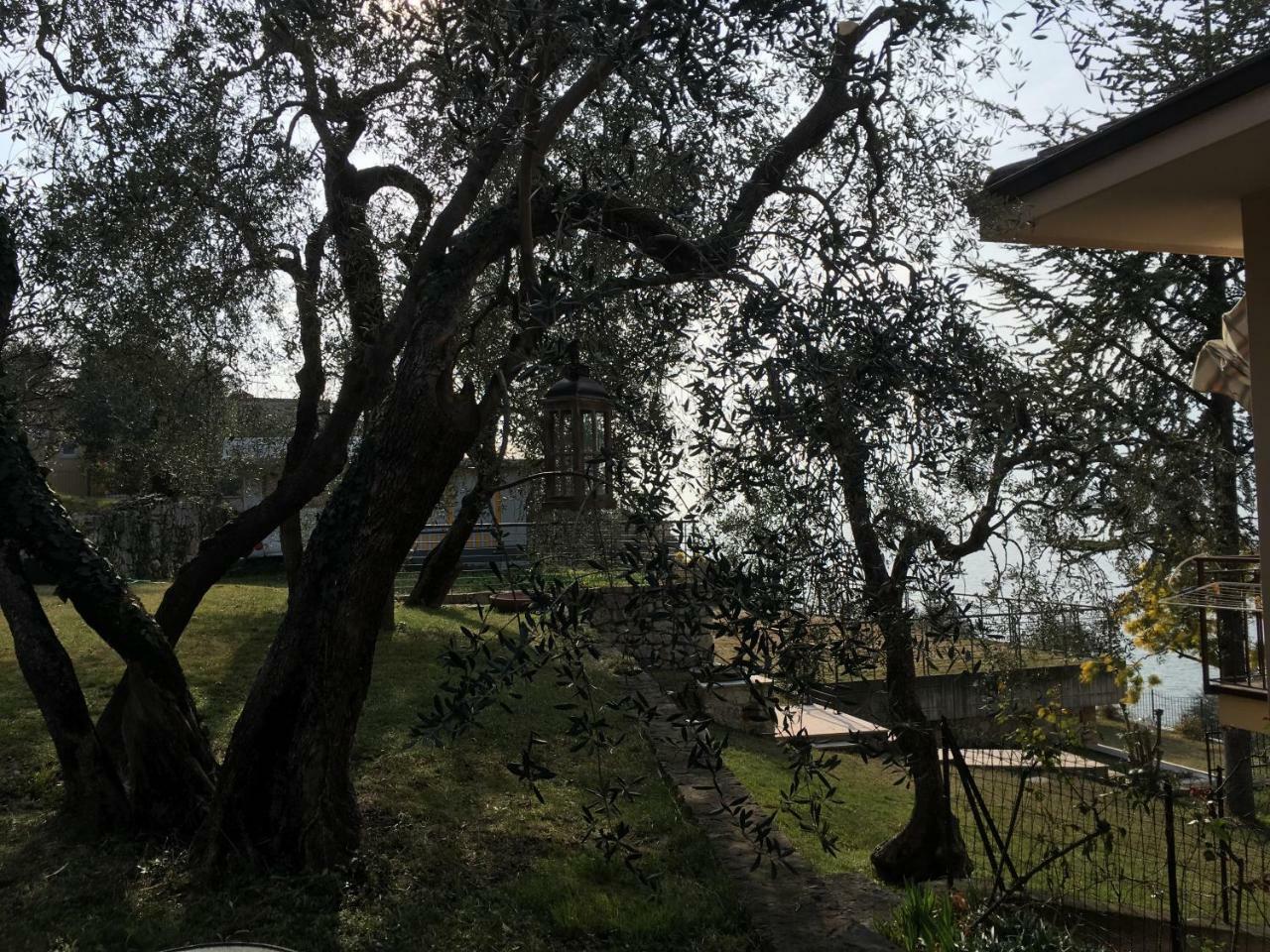 ברנצונה סול גארדה La Virgola Apartments מראה חיצוני תמונה