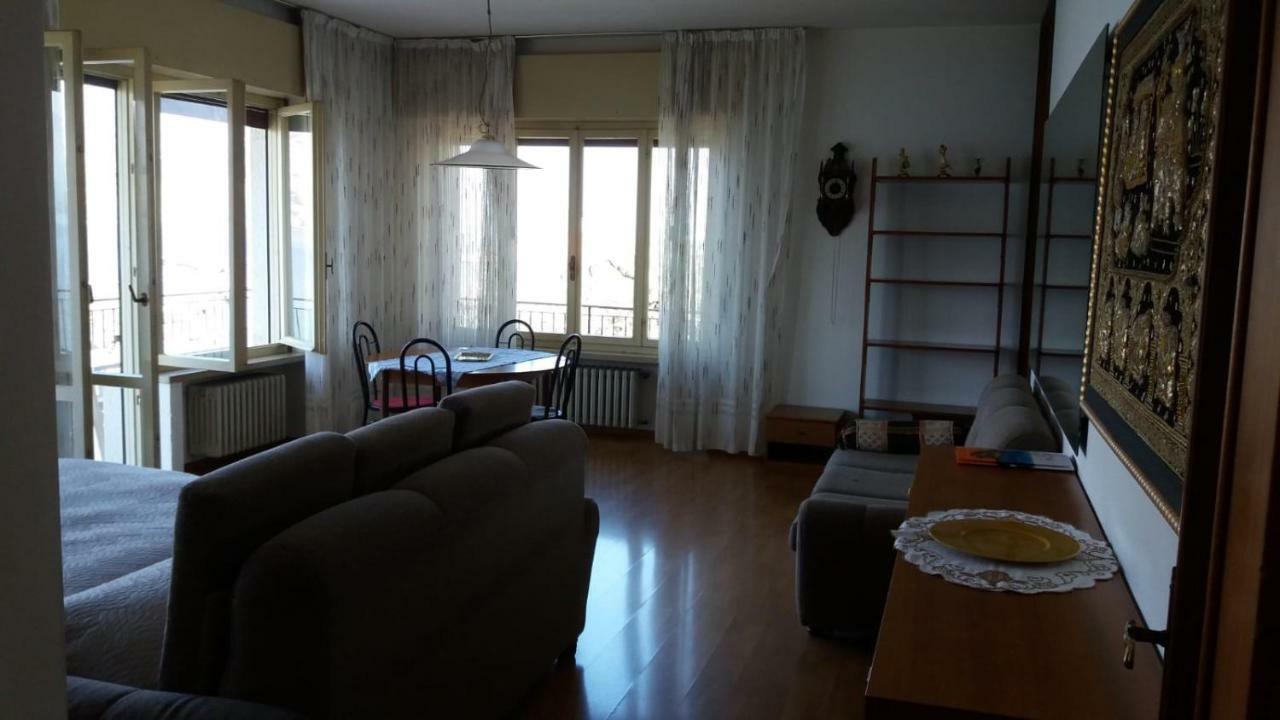 ברנצונה סול גארדה La Virgola Apartments מראה חיצוני תמונה
